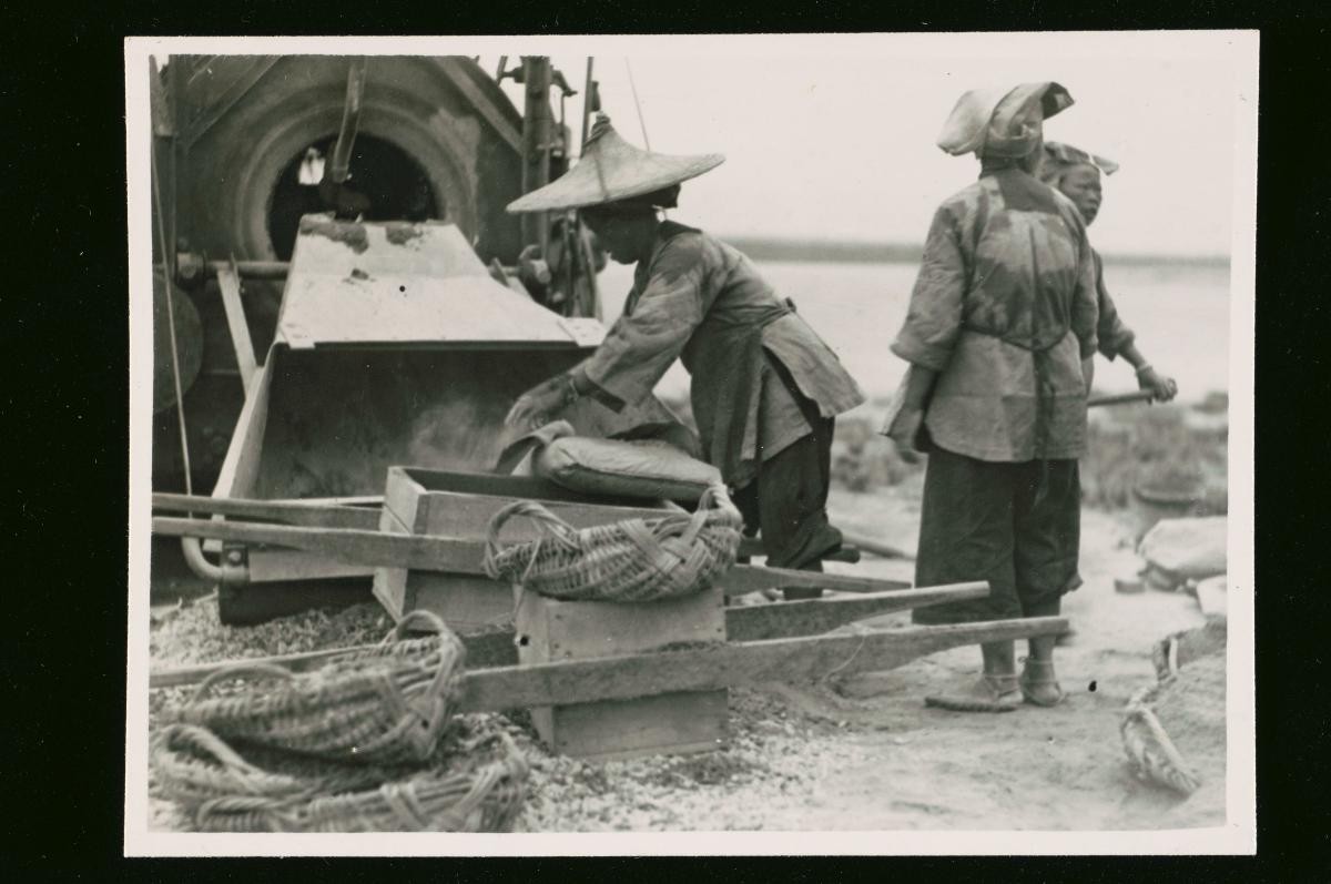 ‘Samsui’ women working at a construction yard