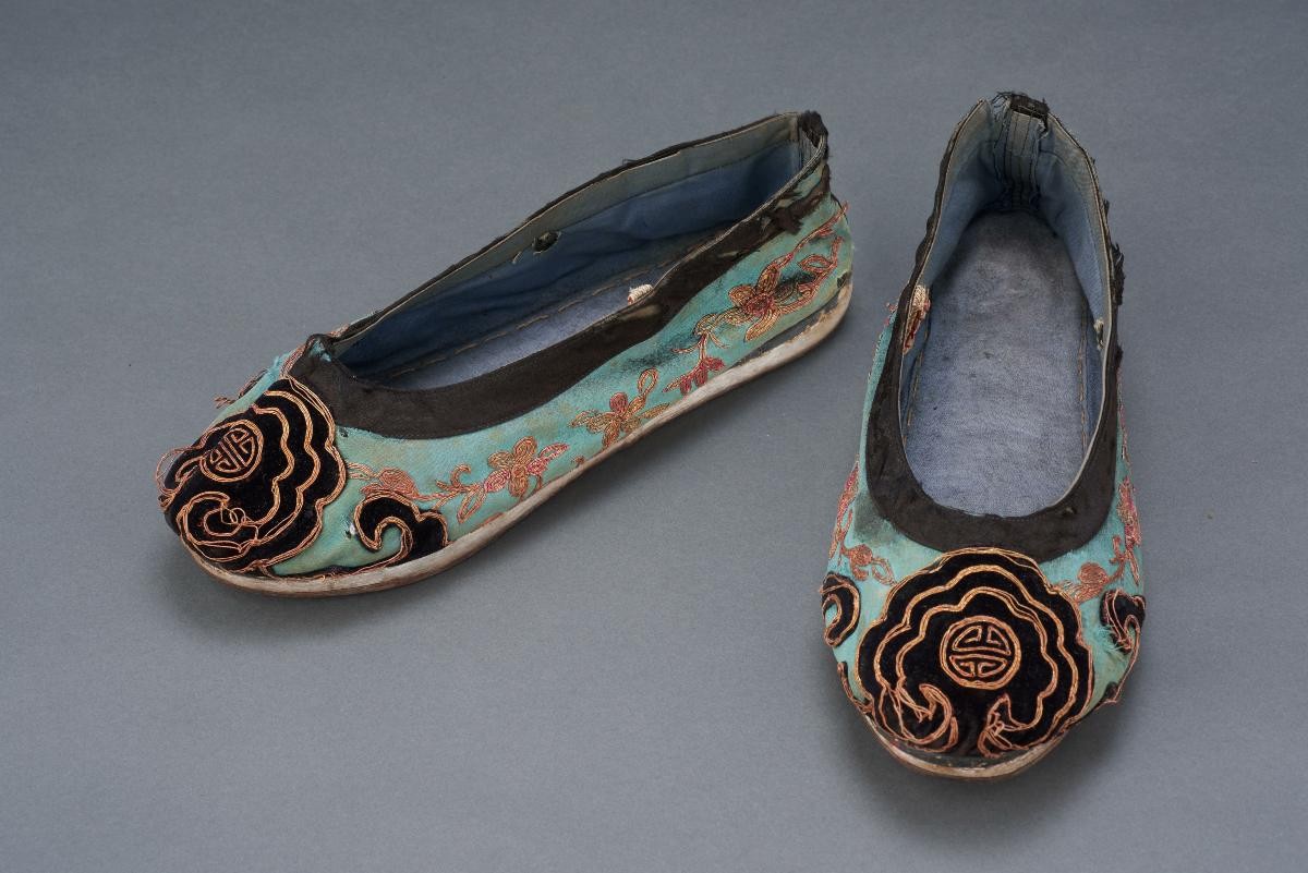 Pair of groom’s shoes