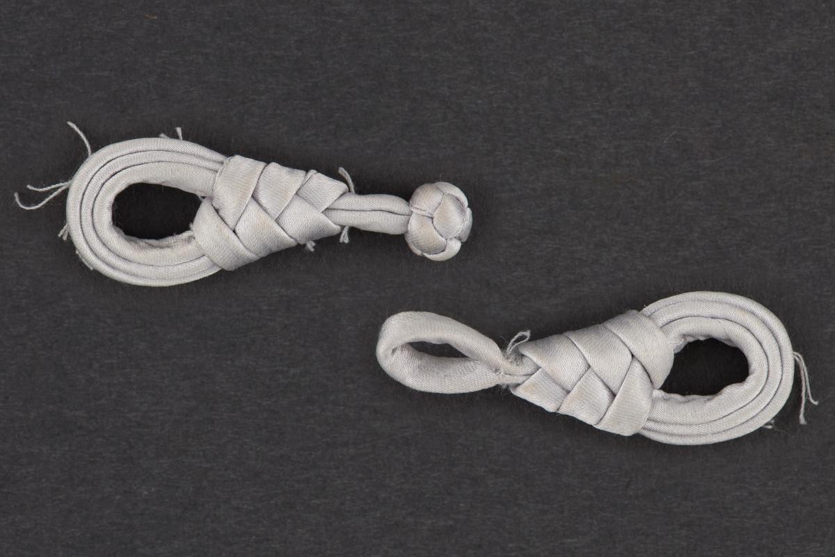 A pair of grey pipa shaped floral button for cheongsam