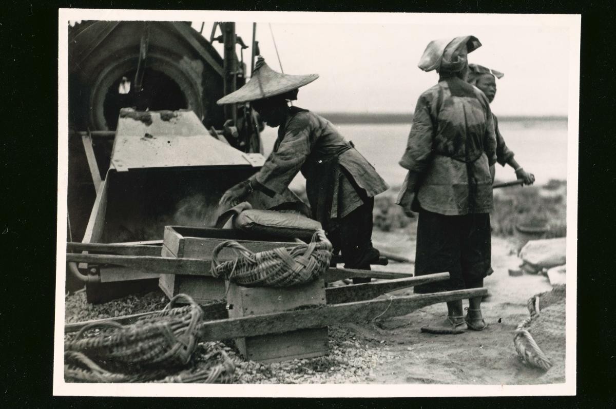 ‘Samsui’ women working at a construction yard
