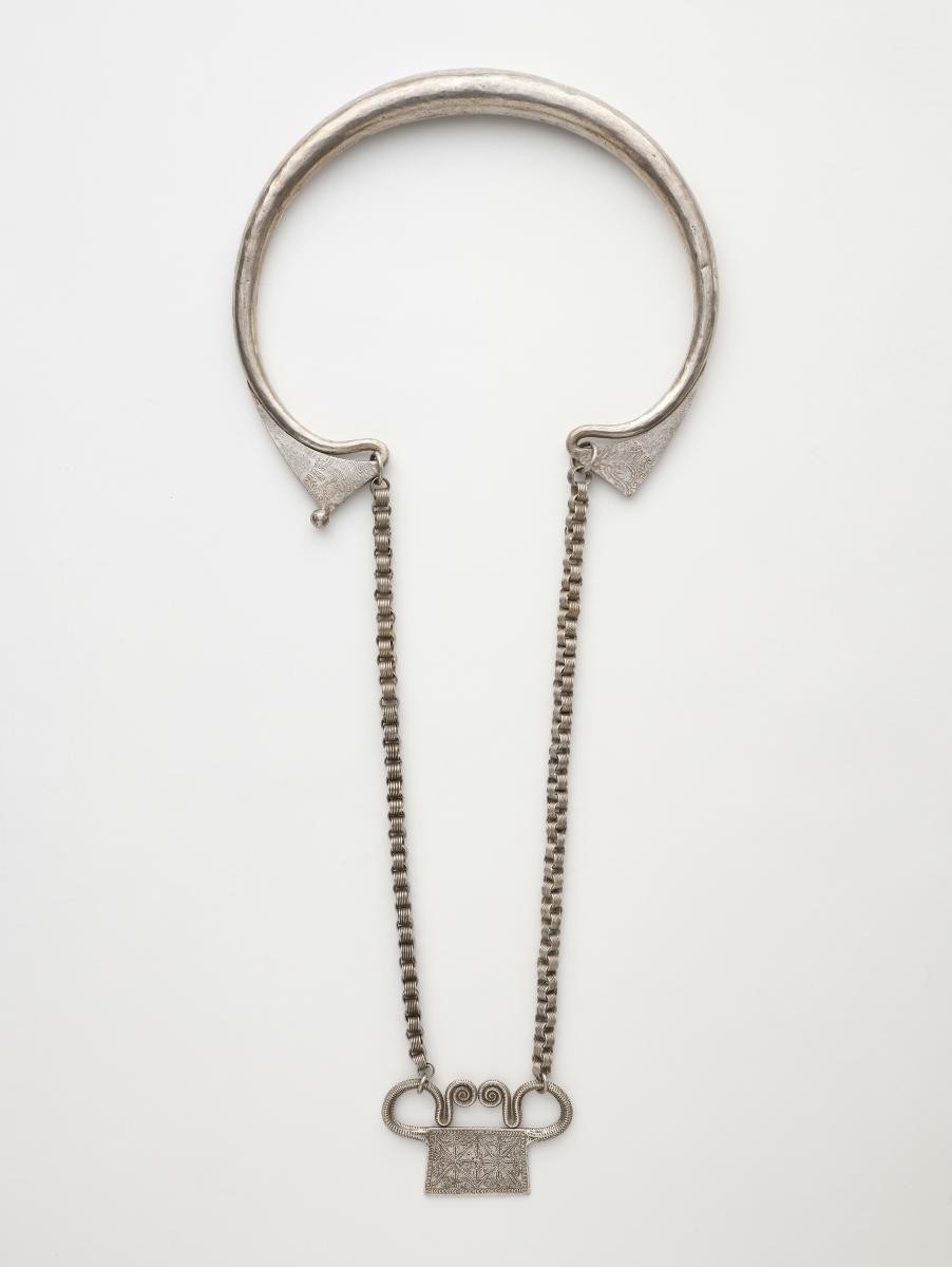 Neck ring, chain and soul lock