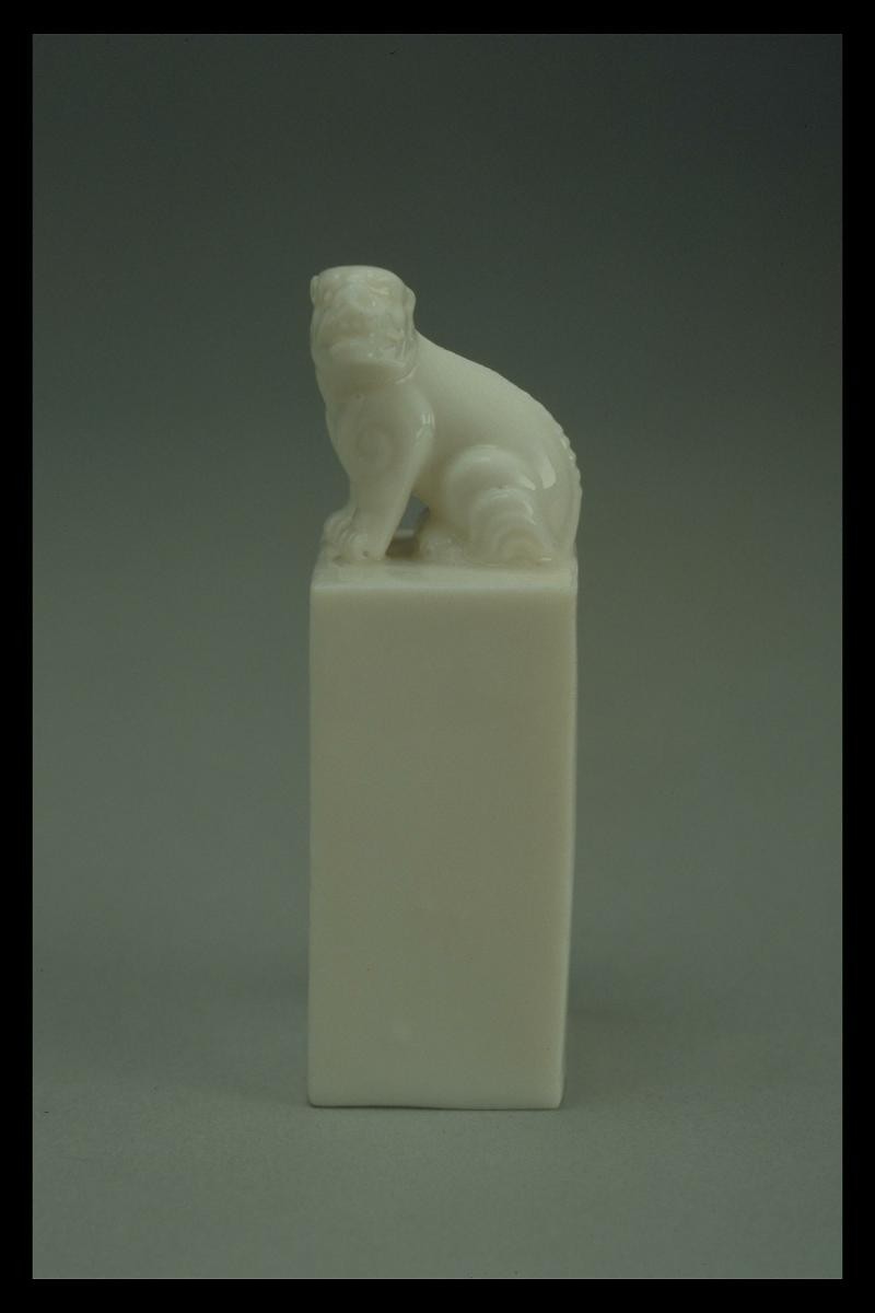 Uncut seal with lion