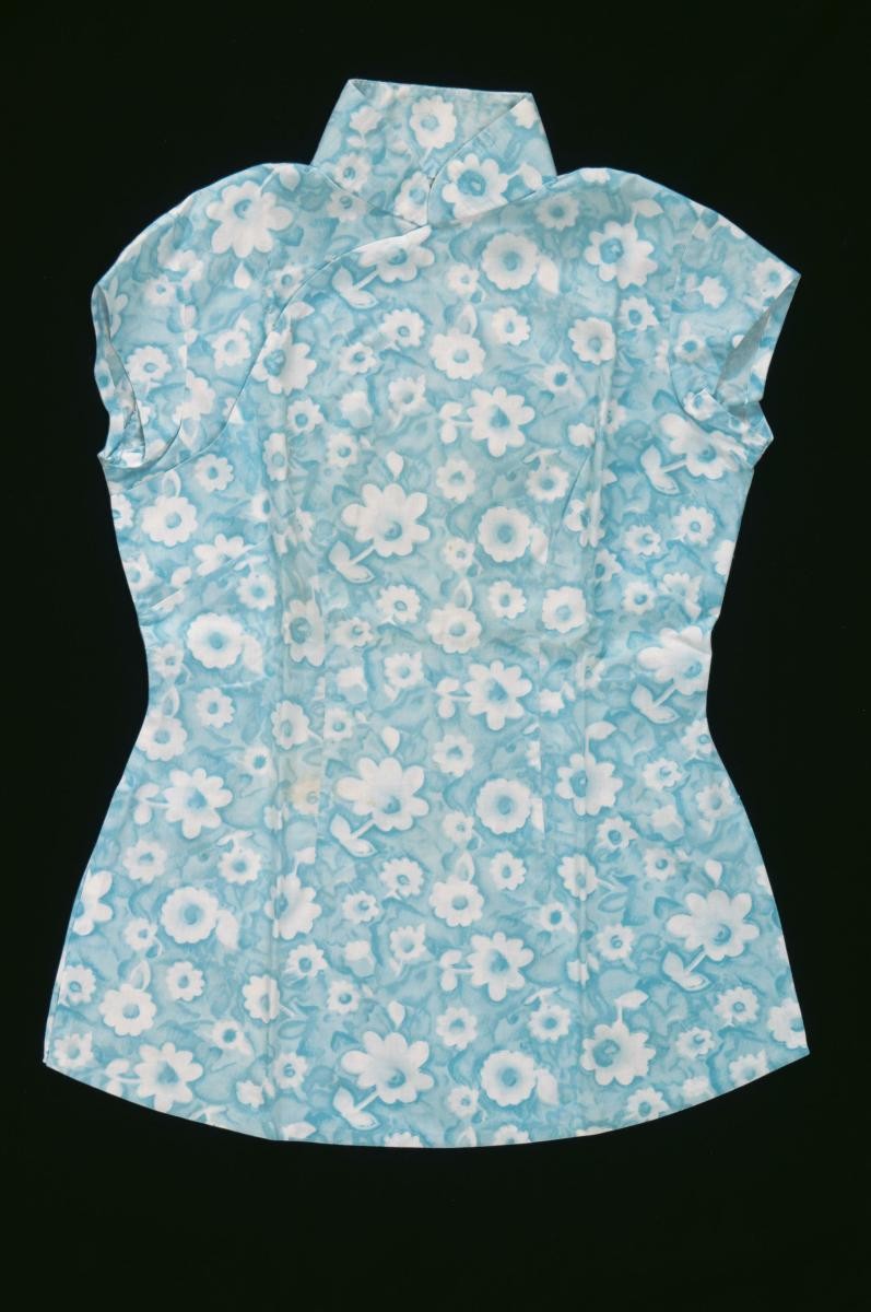 Cap-sleeved ‘samfoo’ top with a floral motif