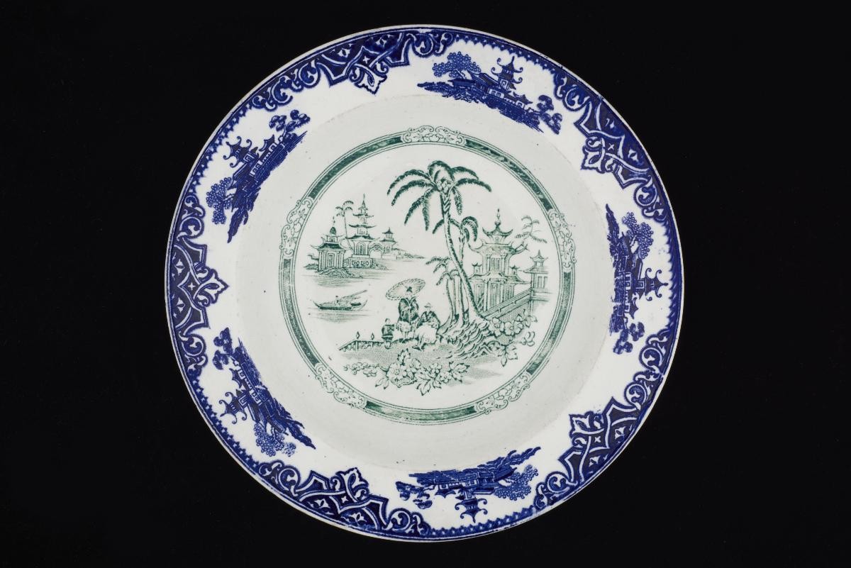 Dish with transfer patterns