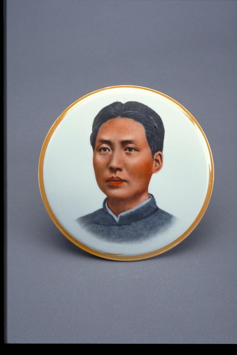 Plaques featuring Chairman Mao