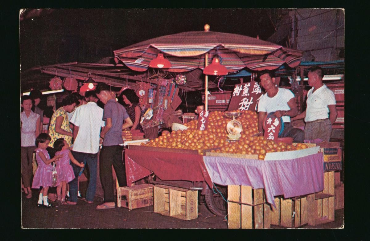 A street stall selling Mandarin oranges in Chinatown