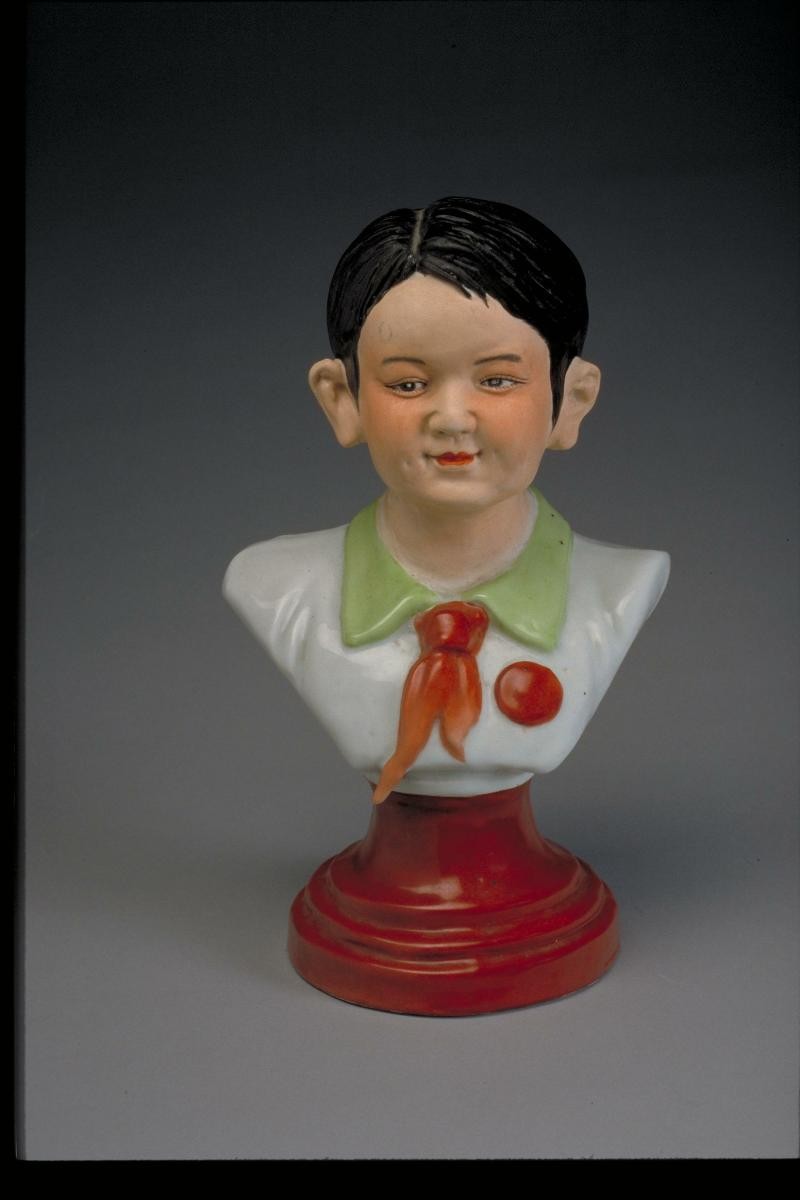 Figurine of Young Pioneer