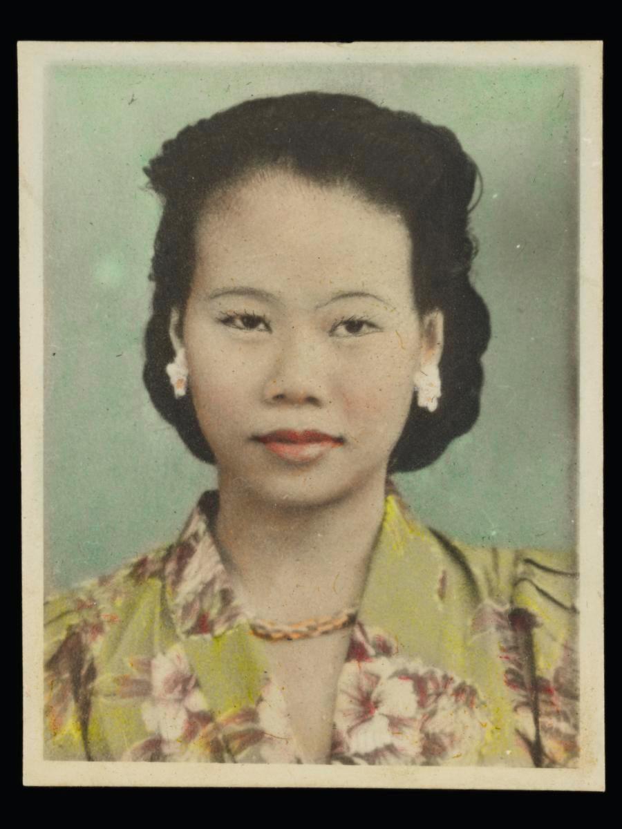 Passport photograph of Nona Asiah dressed in green kebaya