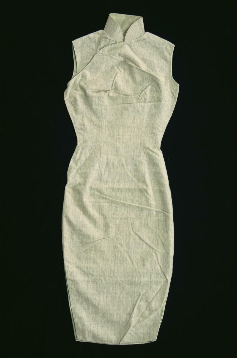 Green sleeveless cheongsam with piping
