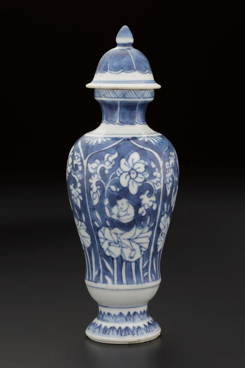 Baluster vase with lid (artemesia)