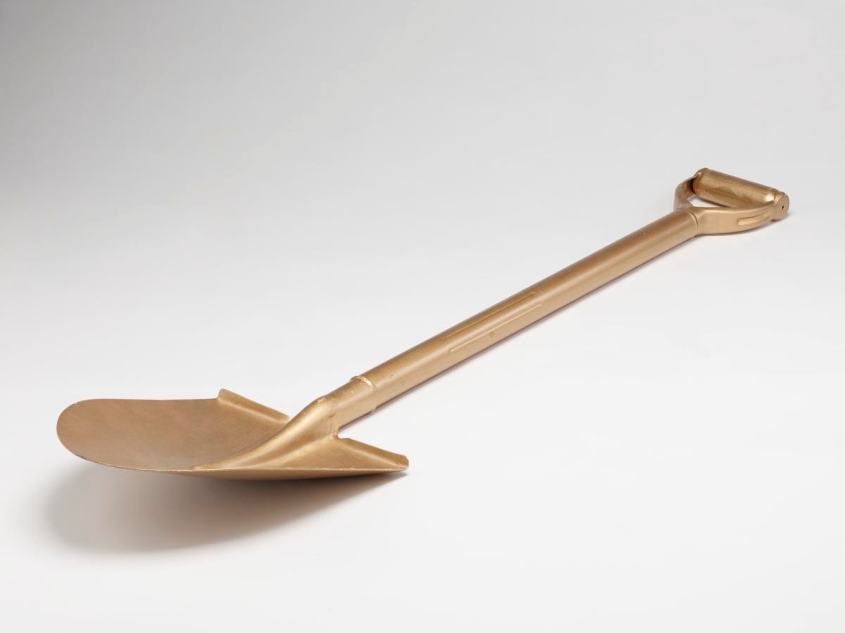 Shovel used by Senior Minister Lee Hsien Loong, Guest of Honour at Founders' Memorial Groundbreaking