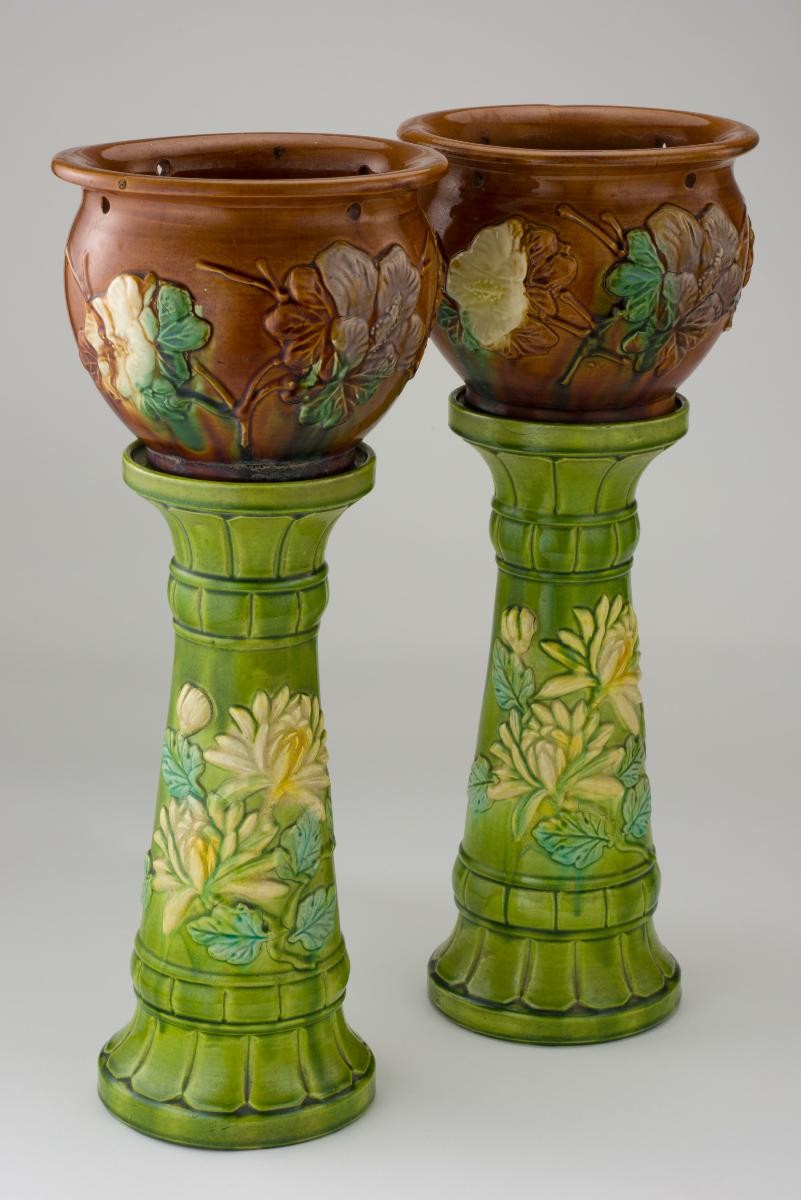 Pair of flower pot pedestals