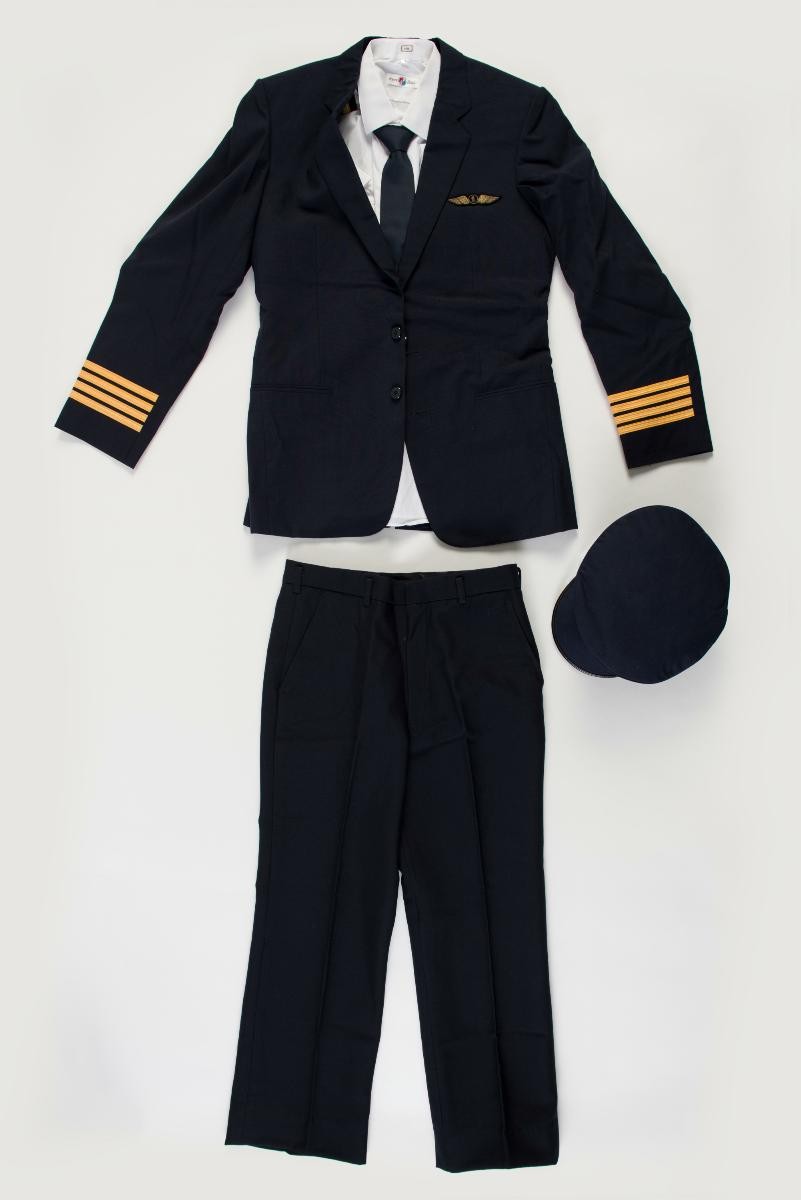 A set of SIA pilot uniform (inclusive of tie, badge, cap, white shirt and jacket)