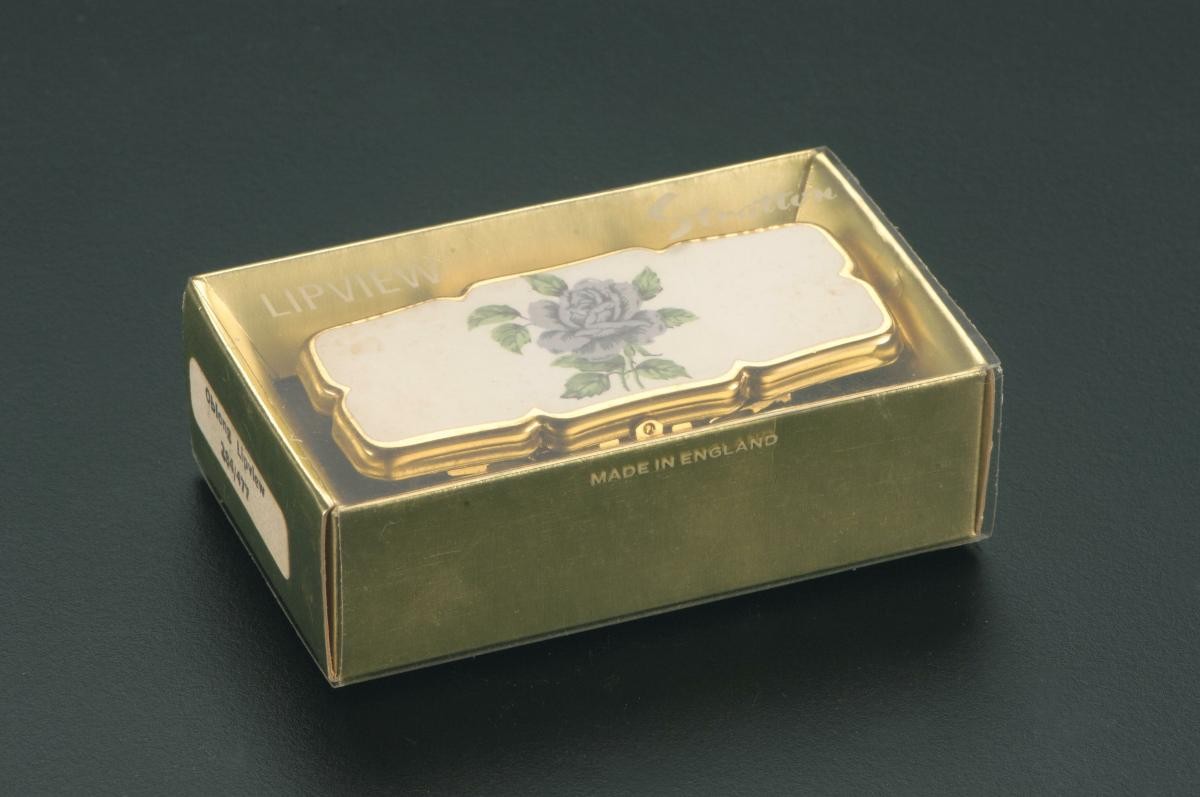 'Stratton' lip view with a box