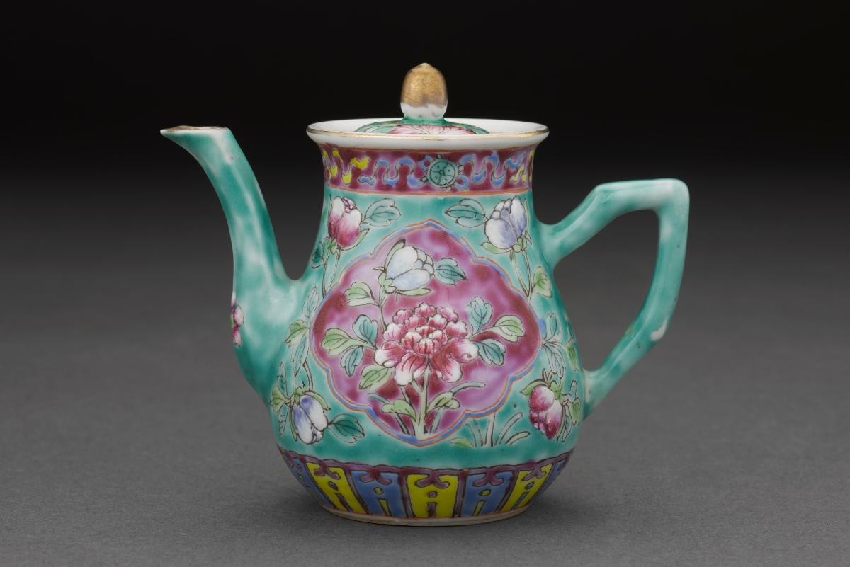 Coffee pot