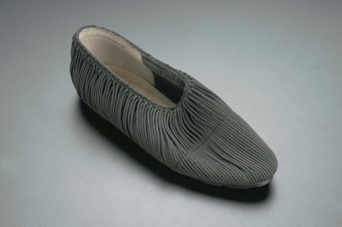 Yohji Yamamoto black pump