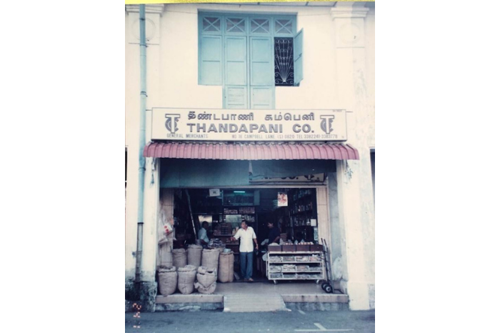 Gambar yang diambil pada tahun 1986 ini menunjukkan kedai Thandapani Co di lokasinya yang terdahulu di 16 Campbell Lane.