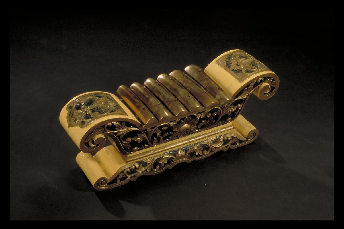 Gamelan with flat keys