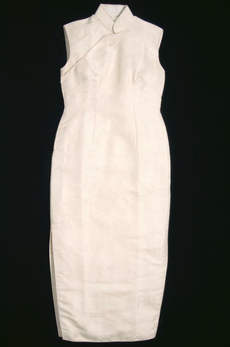 Ankle-length cheongsam worn by Kwa Geok Choo