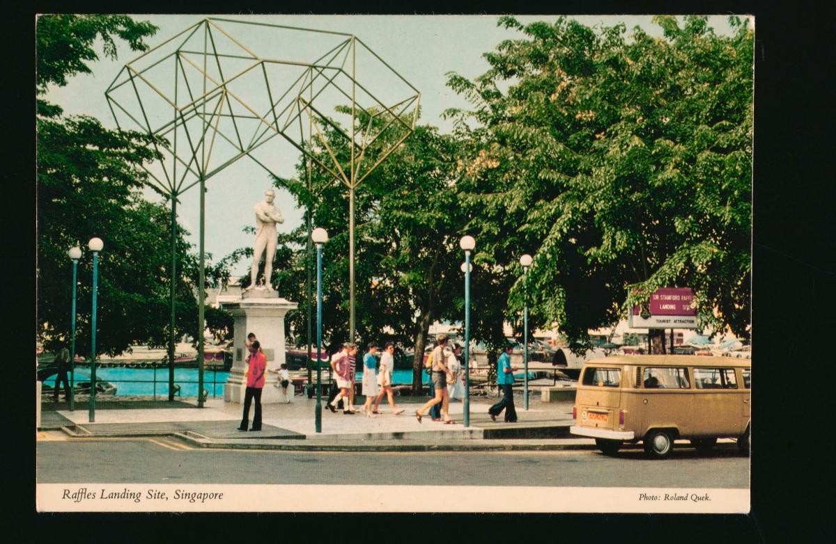 Statue of Sir Stamford Raffles at the Singapore River
