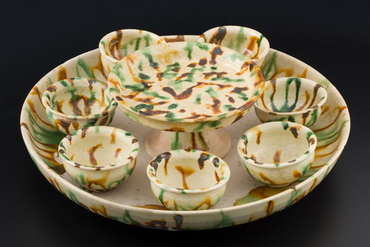 A set of cups with tray
