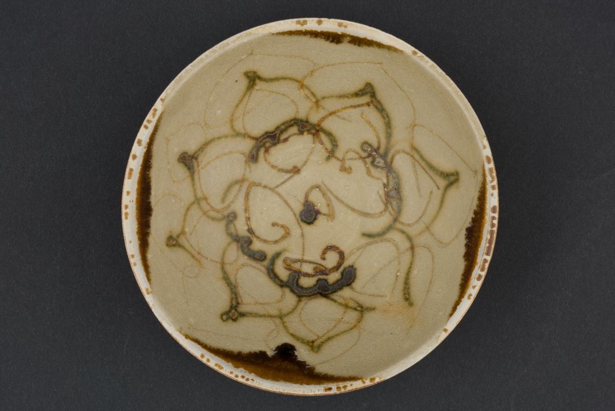 Bowl with flower