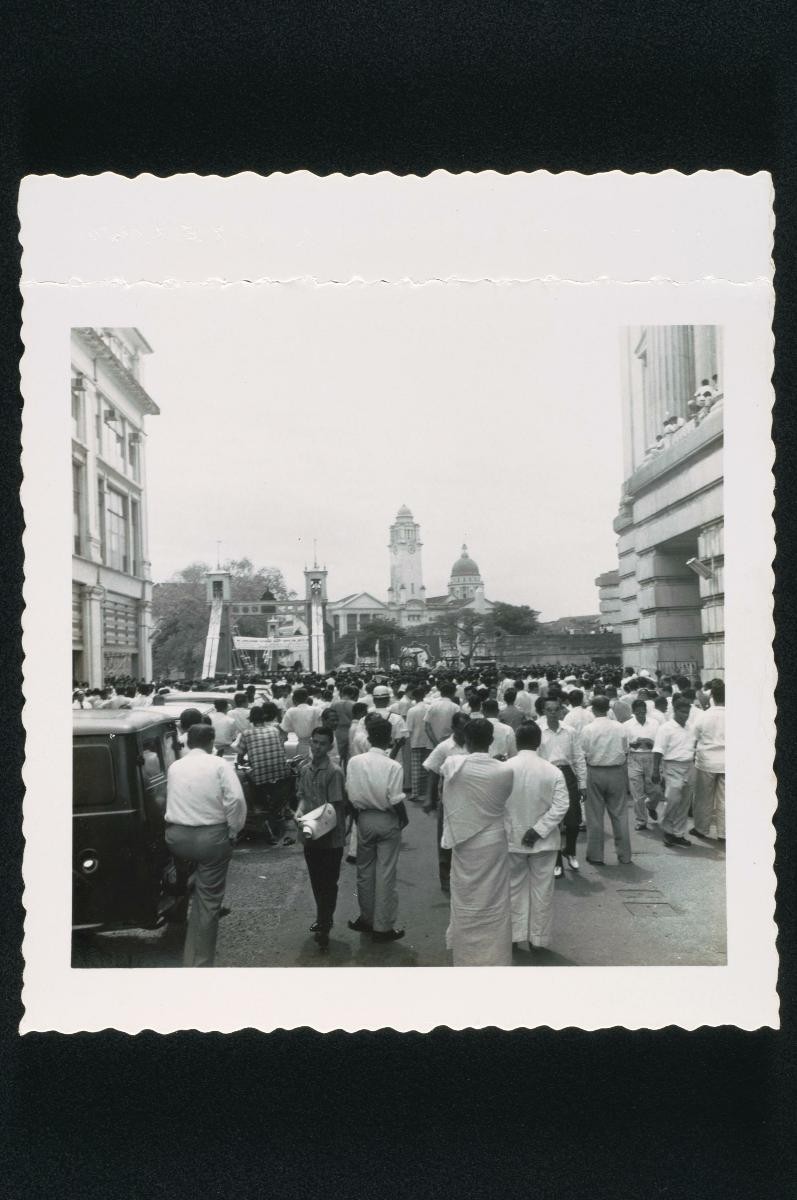 A crowd at a Singapore People’s Alliance rally at Cavenagh Bridge