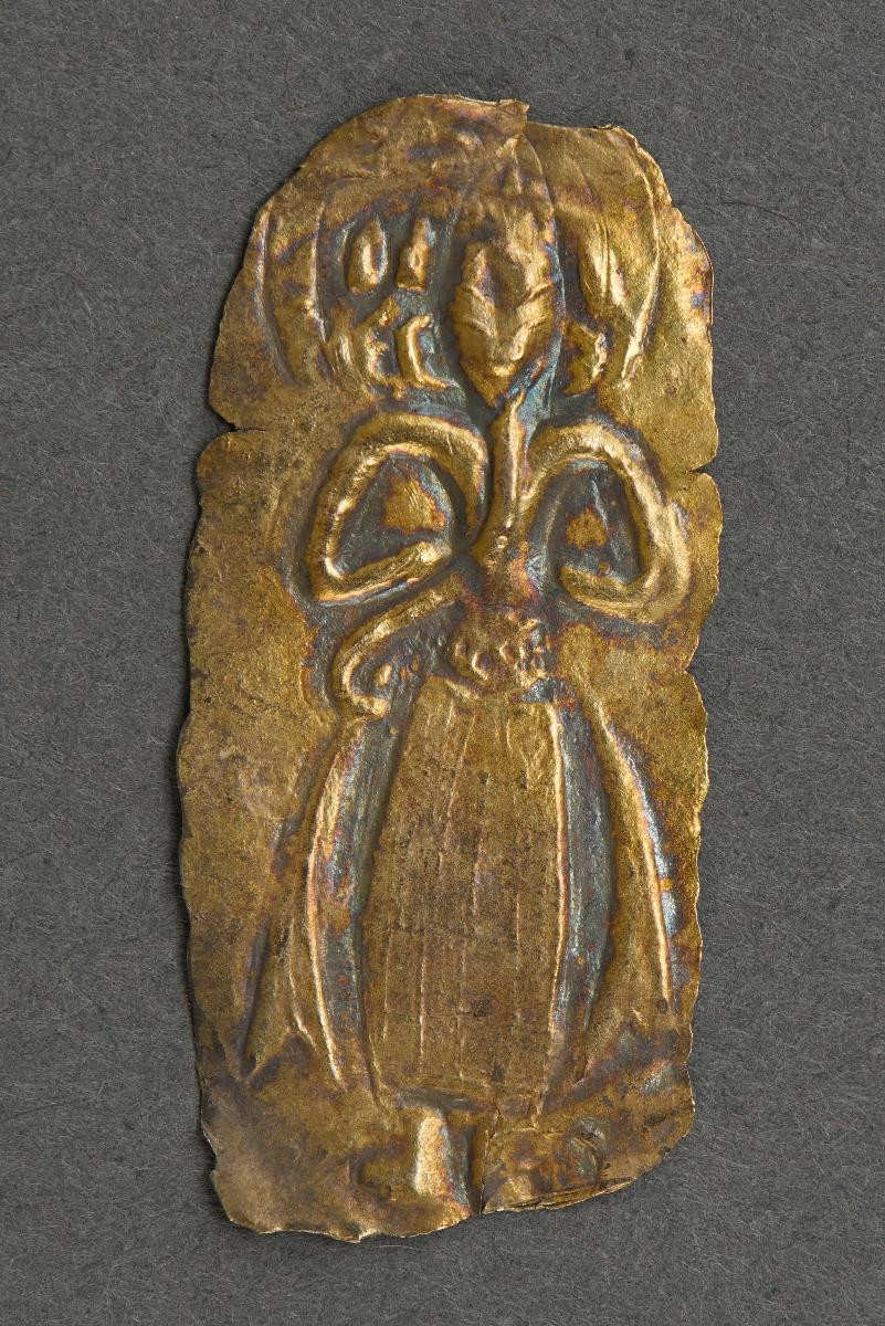Gold offering with human figure