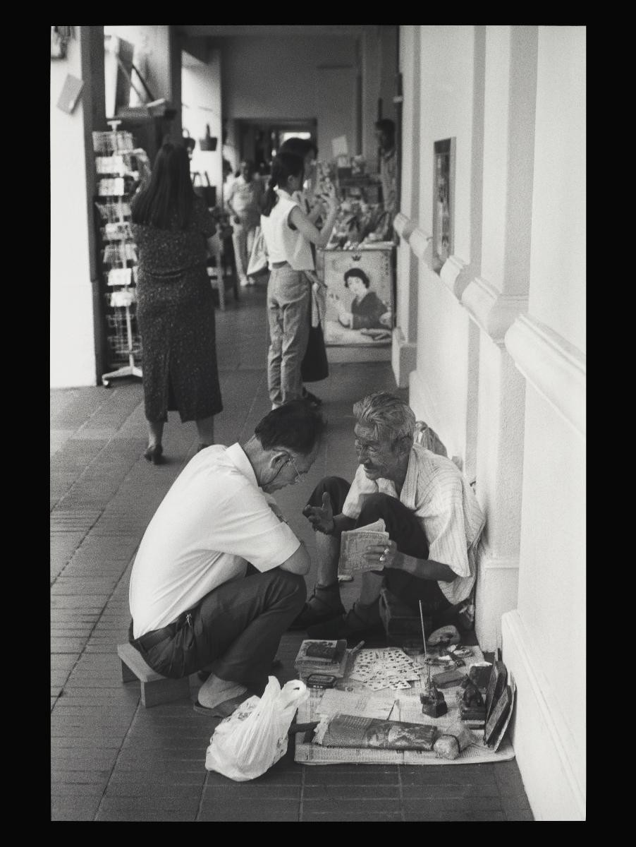 A fortune teller (算命先生) at South Bridge Road in Chinatown area