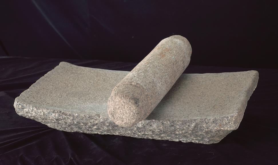 <a class="bold" href="/assets/a5dc81c8-8d49-47ee-8d69-aabf13cfe072/i-a-batu-giling-grinding-stone.jpg" target="_blank">
A <i>batu giling</i> (grinding stone)
</a>