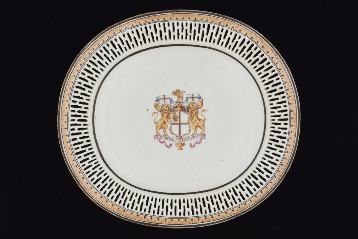 Dish with the coat of arms of the Honourable East India Company