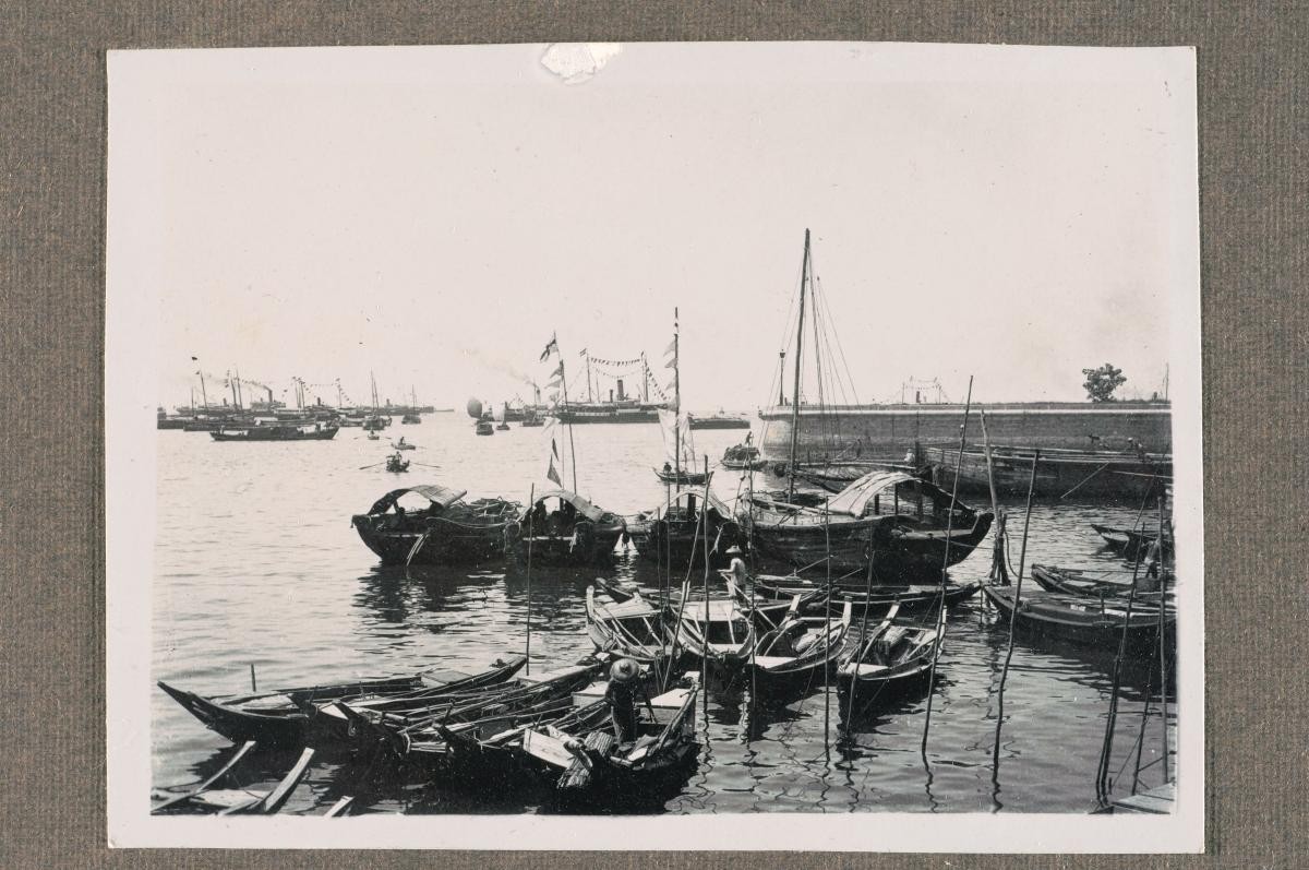 Steamships in the Singapore Harbour and ‘twakow’ lighter vessels at the mouth of the Singapore River