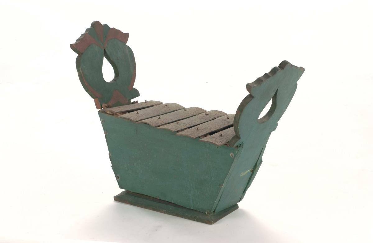 Gamelan instrument with flat keys