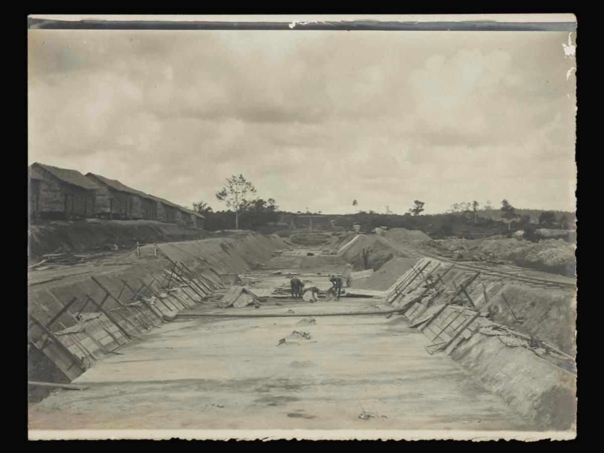 A group of 16 photographs showing the construction of the Kallang River Reservoir