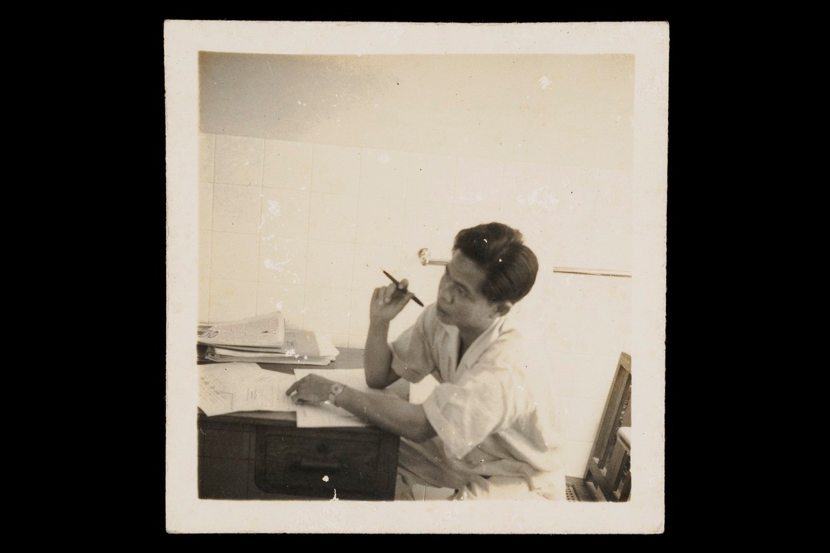 Photograph of Chow Ah Ming conducting the 1957 Census of Population
