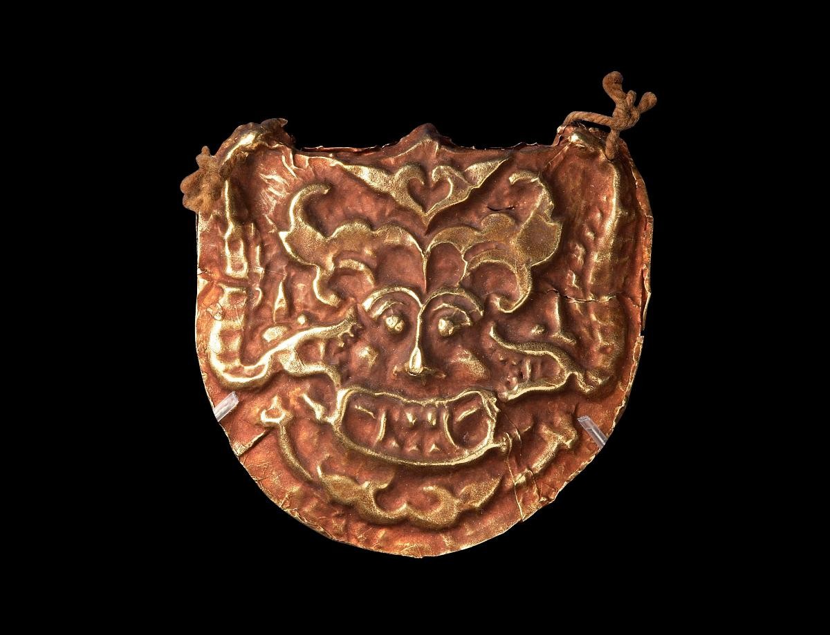 Ornament with figurehead