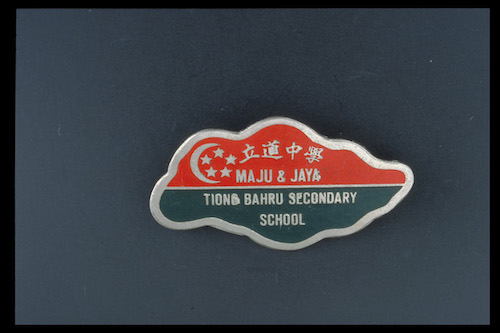 <strong>School badge of Tiong Bahru Secondary School</strong><br>
Metal<br>
Collection of the National Museum of Singapore