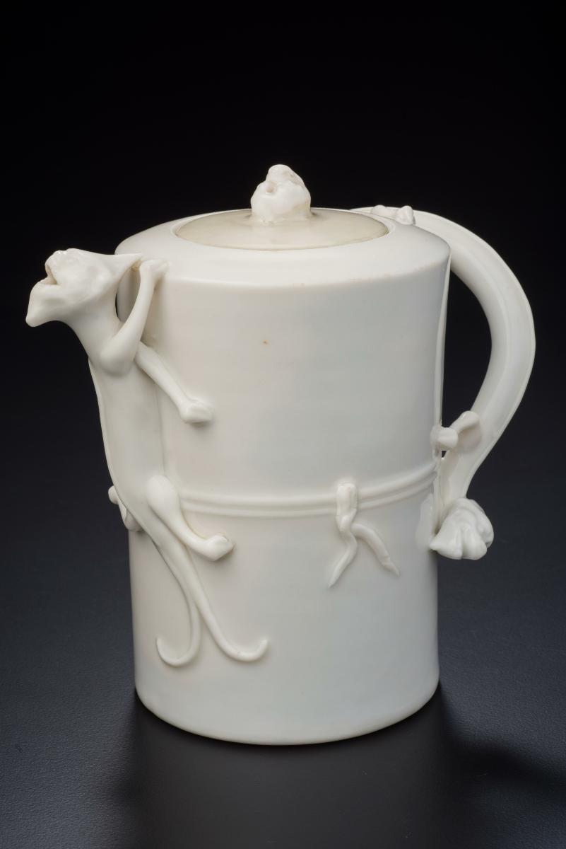 Wine ewer with applied chi dragon
