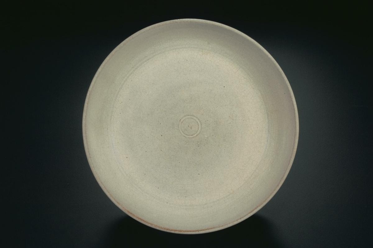 Dish with white tin glaze