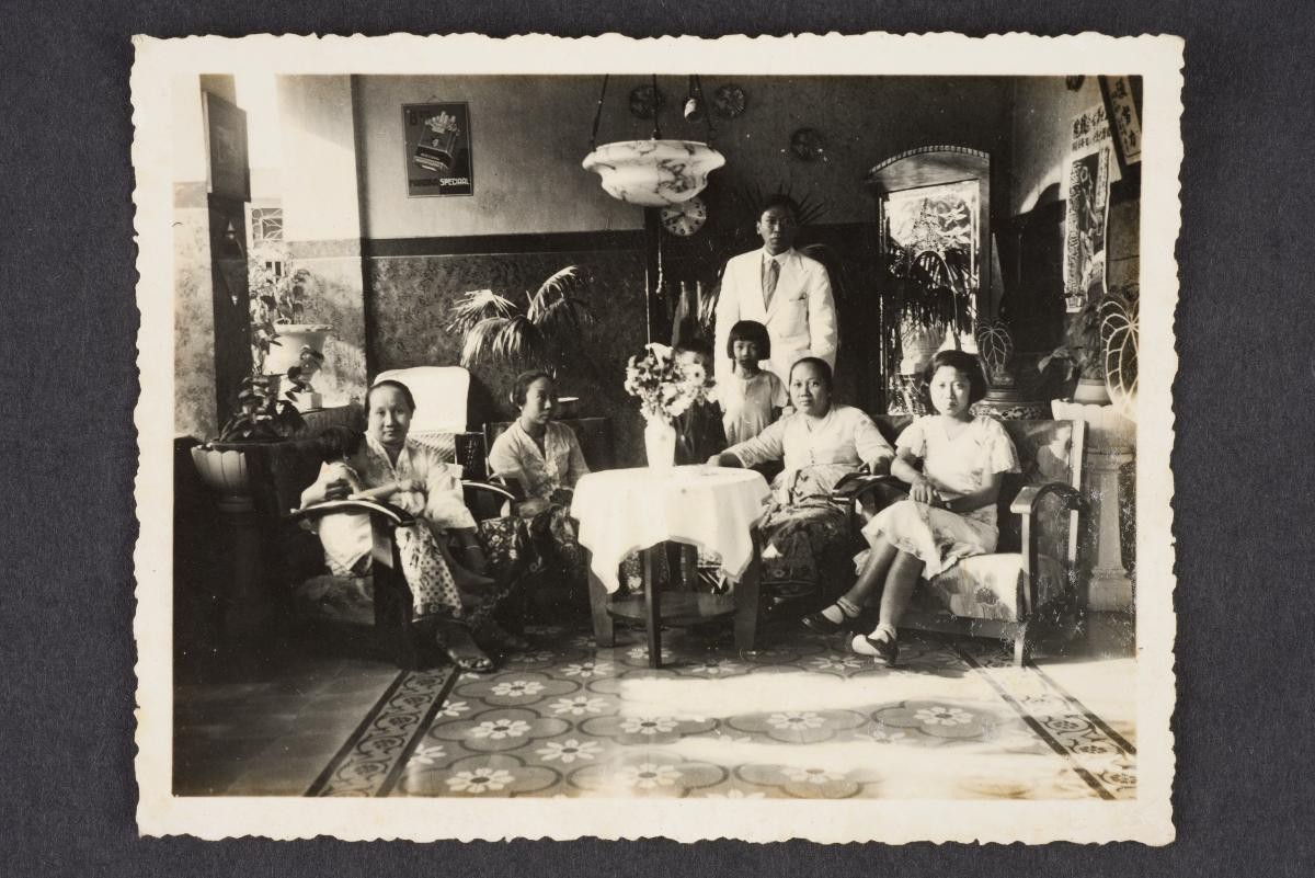 On back: "27-10-1935"