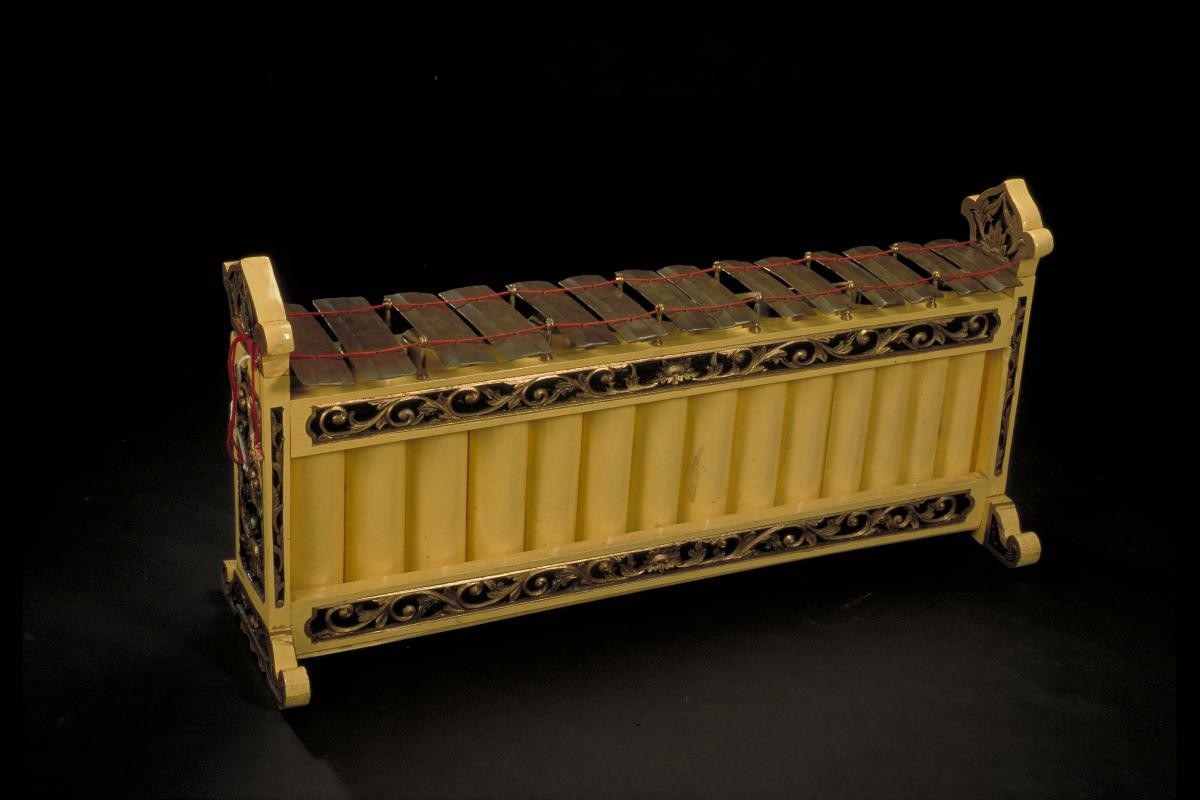 Gamelan with flat Keys