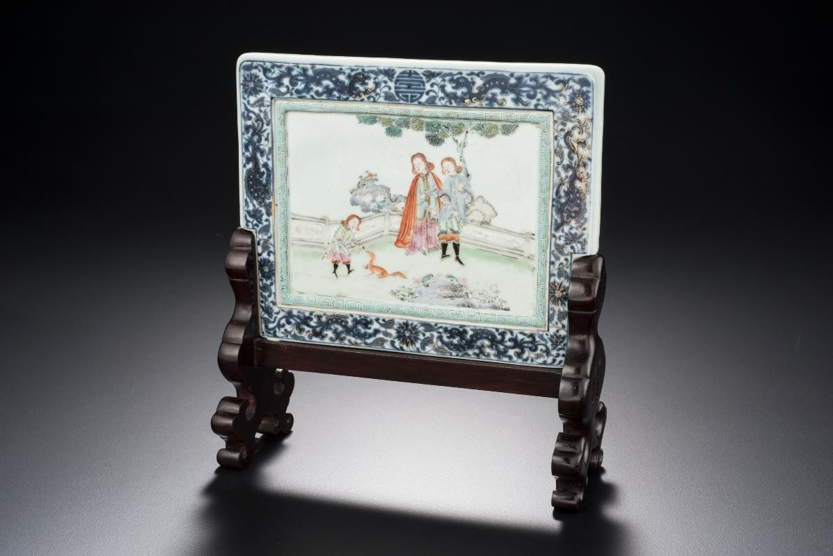 Table screen tile