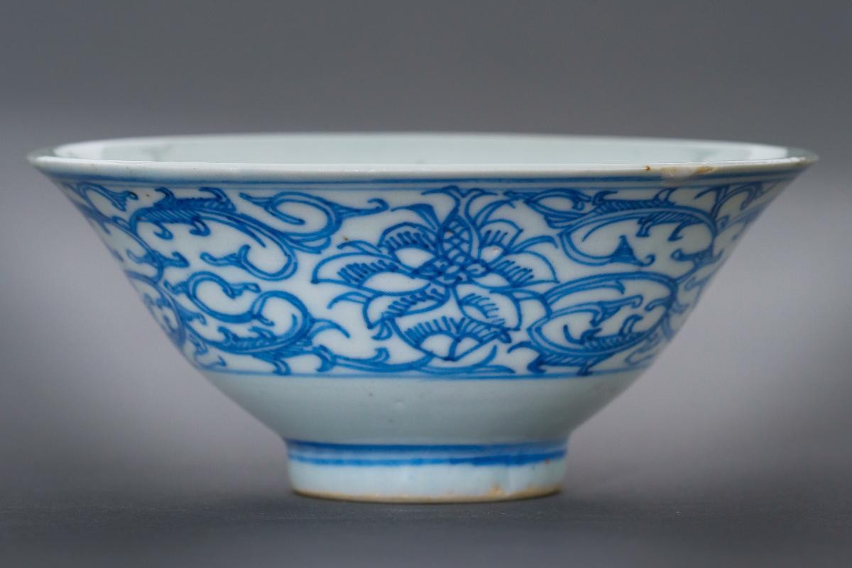 Blue-and-white bowl with sweet pea design