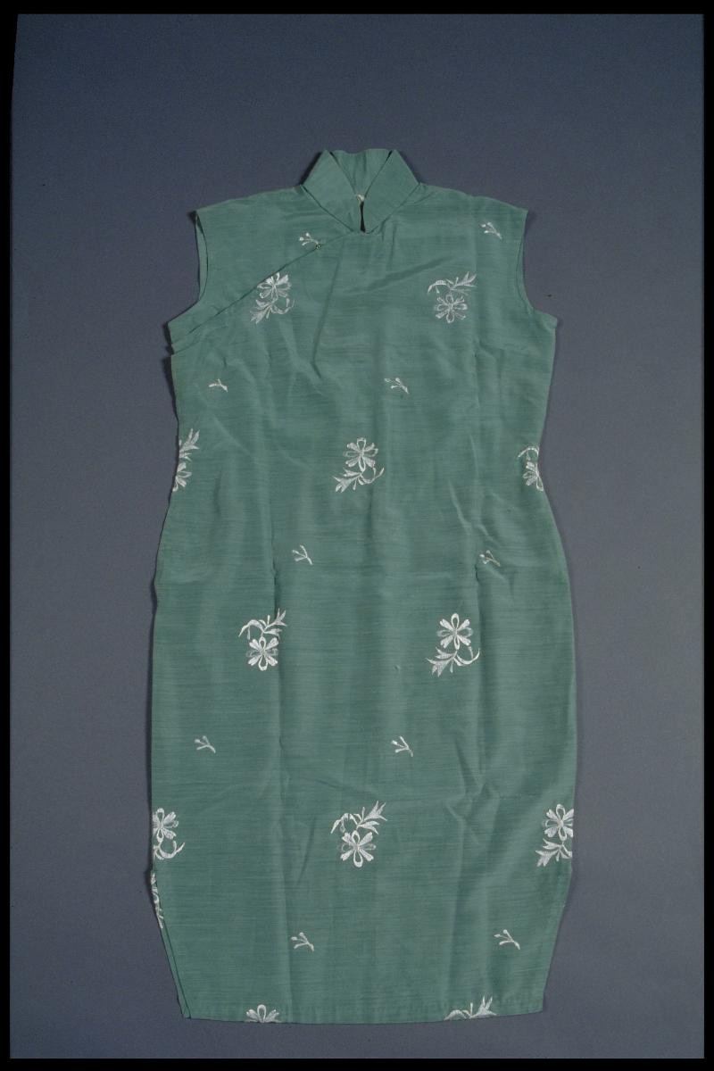 Dark green sleeveless cheongsam