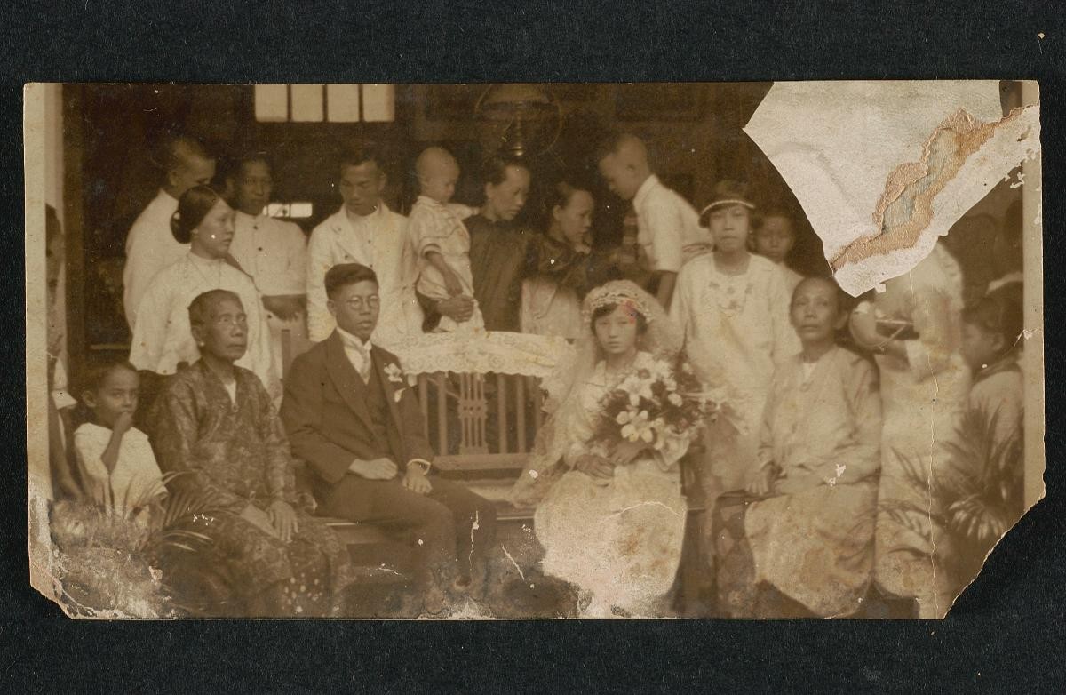 A Straits Chinese family