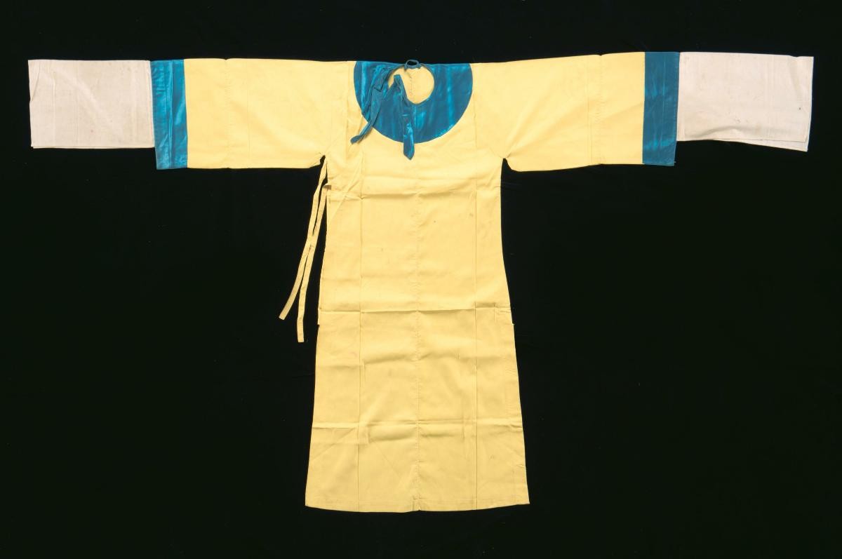 A yellow and blue robe worn in a Chinese opera performance