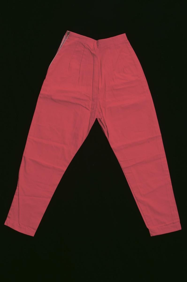 Red capri pants
