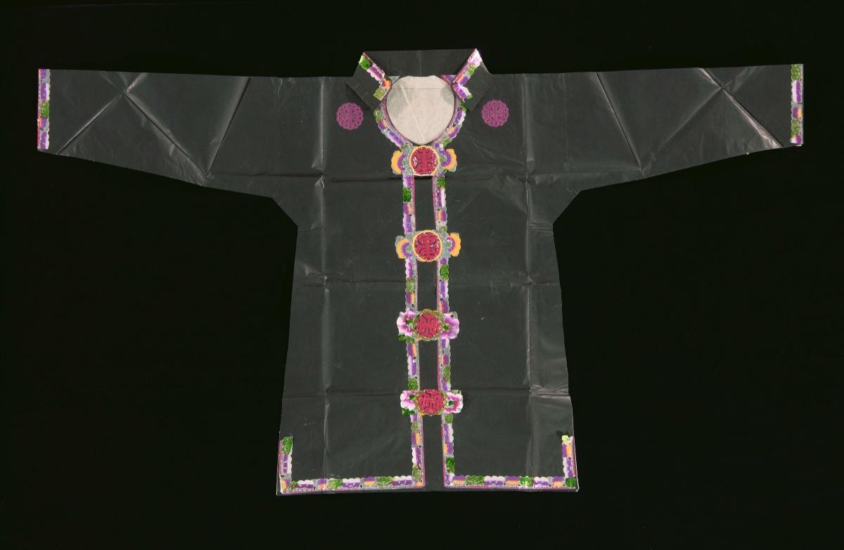 Paper Planes Robe A paper robe with patterns