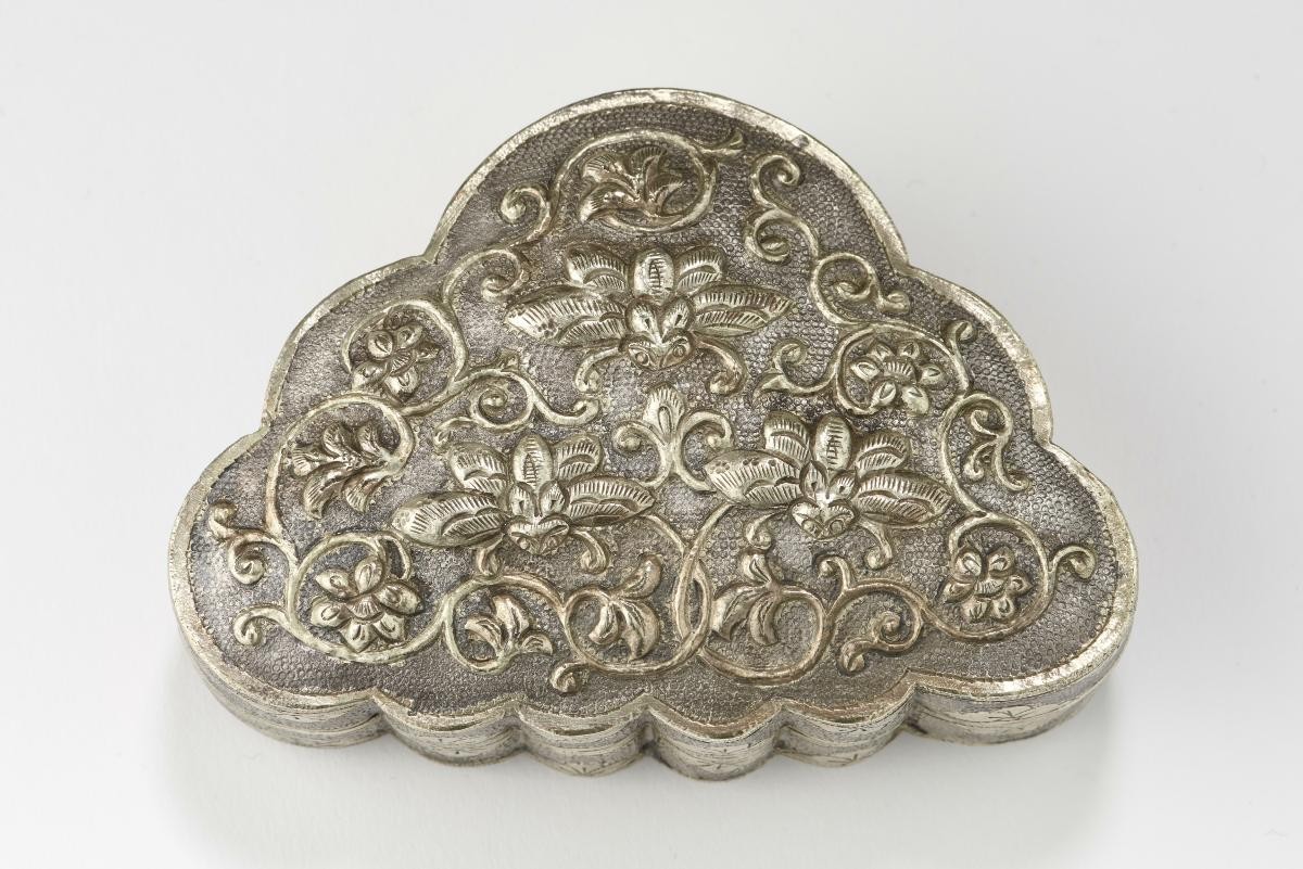 Lobed triangular box with insects and birds