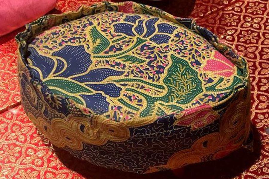 <a class="bold" href="/assets/82aa5305-d819-4877-a49e-d286f56f34d1/xvia-talapa-chetti-melaka-headgear.jpg" target="_blank">
A Talapa Chetti Melaka (Headgear)
</a>